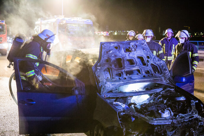 Autobrand, B14 Zipfelbachviadukt, Winnenden, 02.05.2022.