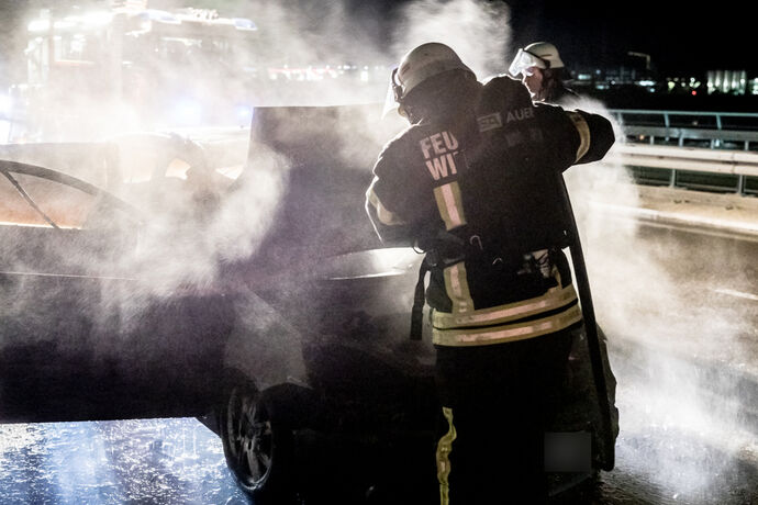 Autobrand, B14 Zipfelbachviadukt, Winnenden, 02.05.2022.