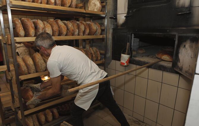 holzofen Kaisersbach-Cronhütte Dorothee Weller, Serie "Marktleut": Besuch in der Holzofenbäckerei