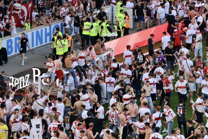 Platzsturm nach Last-Minute-Klassenerhalt des VfB Stuttgart