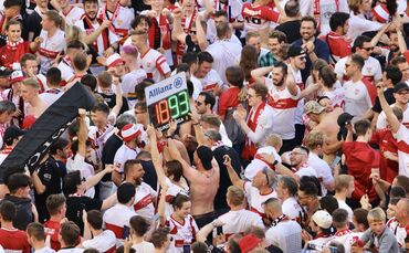 Platzsturm nach Last-Minute-Klassenerhalt des VfB Stuttgart