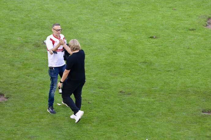 Stadionsprecher Holger Laser und Sportdirektor Sven Mislintat