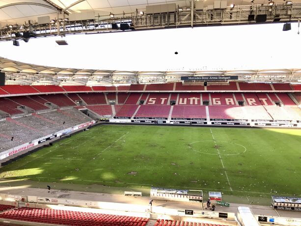 Platzsturm nach Last-Minute-Klassenerhalt des VfB Stuttgart