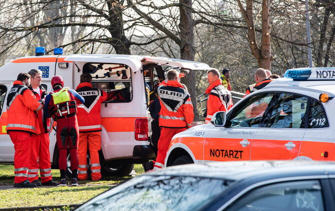 Wasserleiche aus dem Fluss rems geborgen, Oberer Wasen, Remshalden-Geradstetten, 23.03.2019.