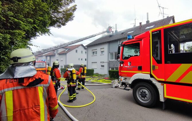 Backnang: Wohnung im Vollbrand - Feuerwehr im Großeinsatz