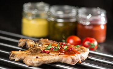 Perfekt gegrillt: Vor dem Servieren das Fleisch ruhen lassen.