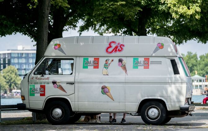 Am Eiswagen werden Kindsheitserinnerungen wach.