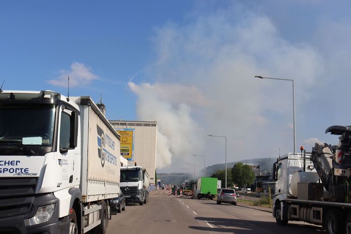 Stuttgart-Hedelfingen: Grossbrand in einer Recyclingfirma