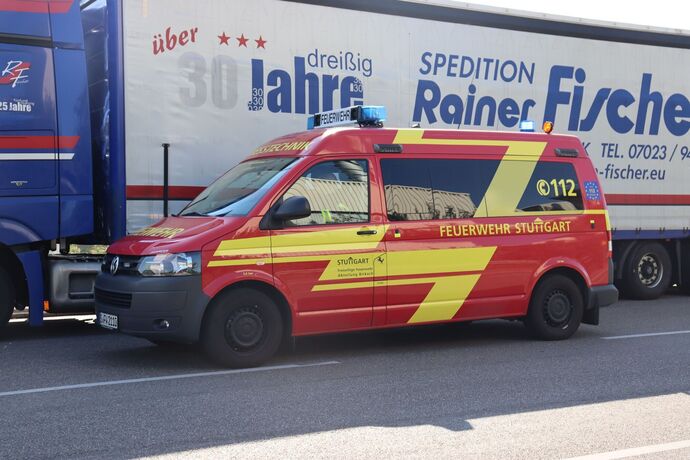 Stuttgart-Hedelfingen: Grossbrand in einer Recyclingfirma