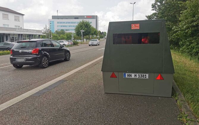 Blitzer Anhänger Enforcement Trailer in Waiblingen, Juni 2022