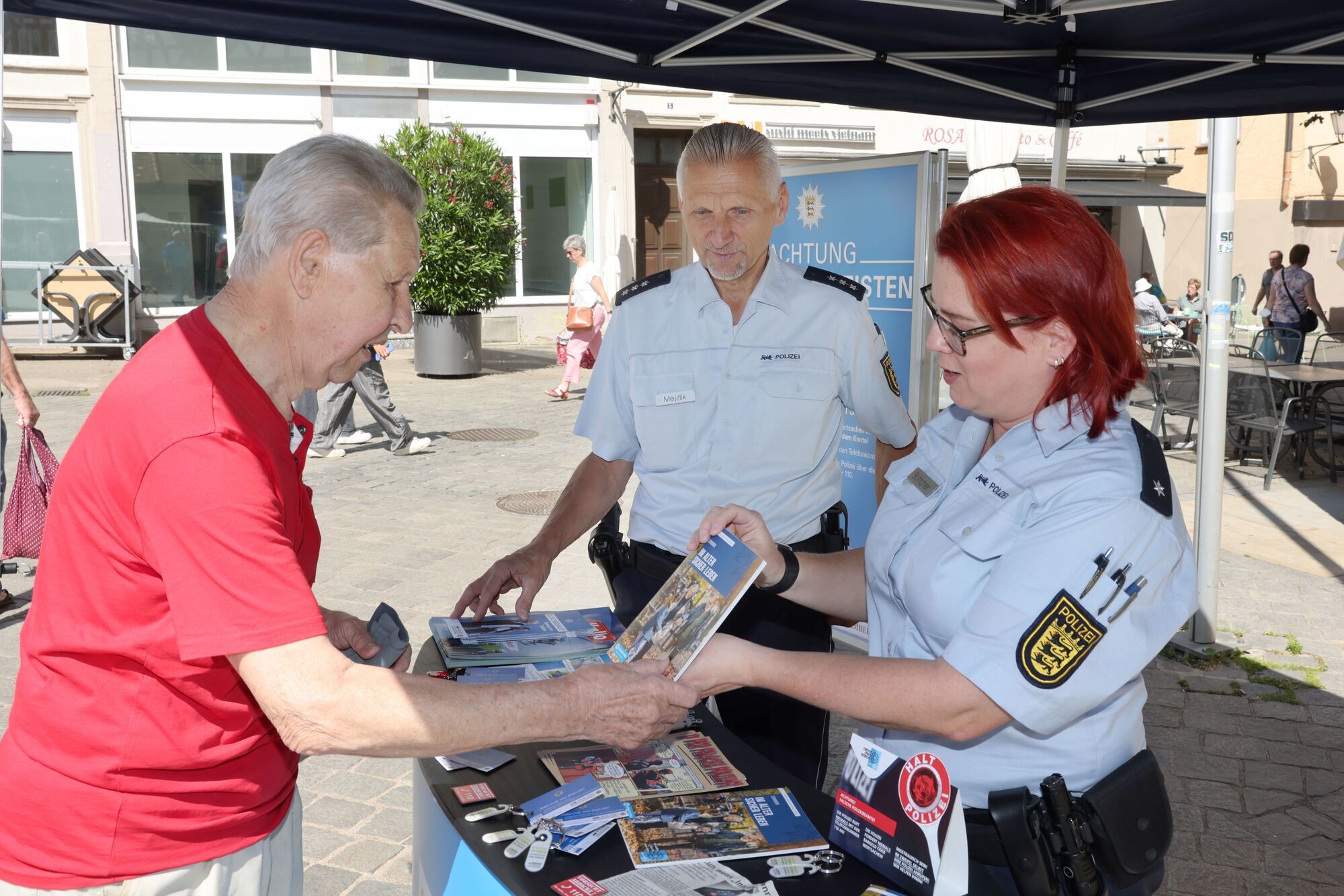 Enkeltrick, falsche Polizisten, Gewinnversprechen: Polizei warnt vor ...