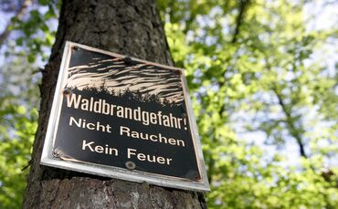 Waldbrand Waldbrandgefahr Warnung Warnschild bei Rudersberg