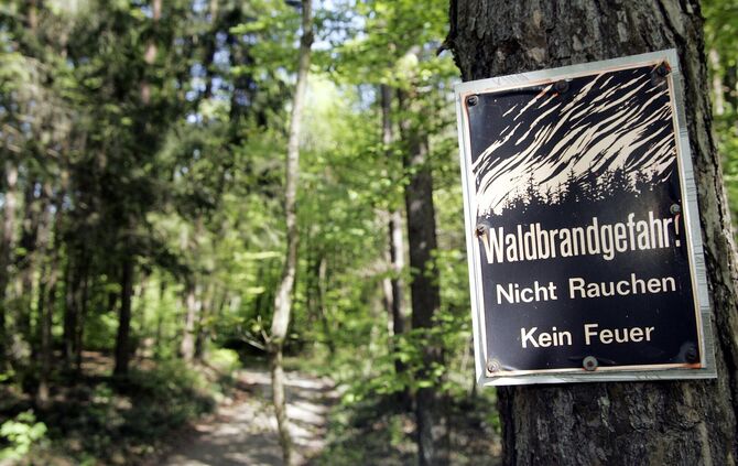 Waldbrand Waldbrandgefahr Warnung Warnschild bei Rudersberg