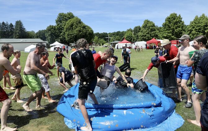 Wasserschlacht Zeltlager Jugendfeuerwehr