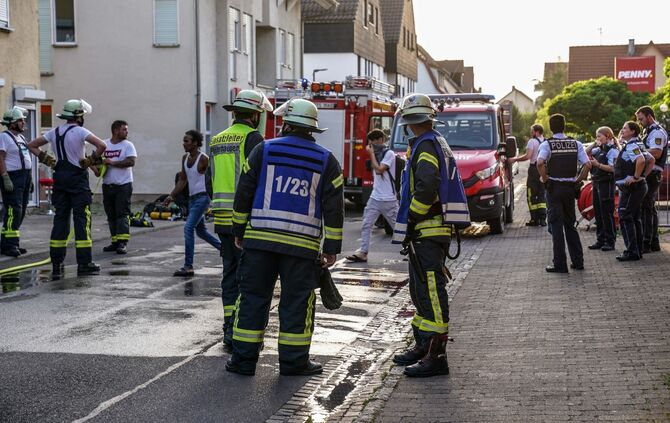 Pluderhausen: Kuechenbrand loest Grosseinsatz aus
