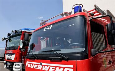 Feuerwehr Blaulicht Brand Feuer Feuerwehreinsatz Feuerwehrfahrzeug Feuerwehrauto Symbol Symbolbild Symbolfoto