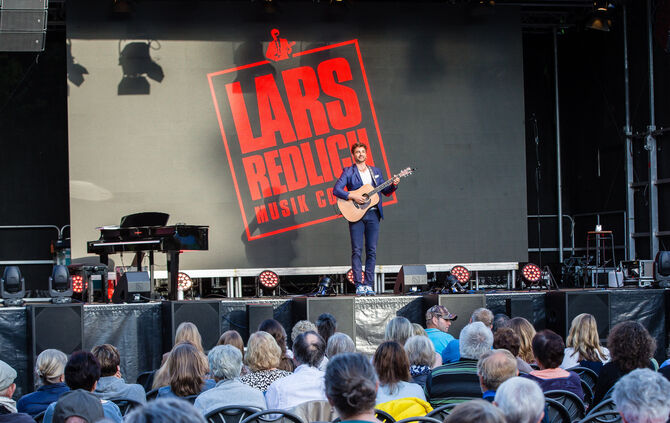 Lars Riedlich beim Open-Air-Festival "Kultur im Schlosspark", Kernen-Stetten, 01.07.2022.
