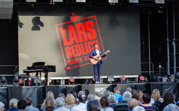 Lars Riedlich beim Open-Air-Festival "Kultur im Schlosspark", Kernen-Stetten, 01.07.2022.