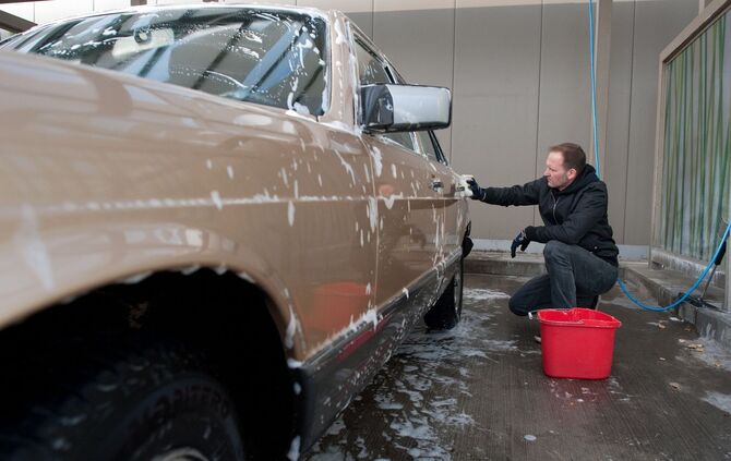 Autos mit sensiblem Lack sollen nicht in die Waschanlage.