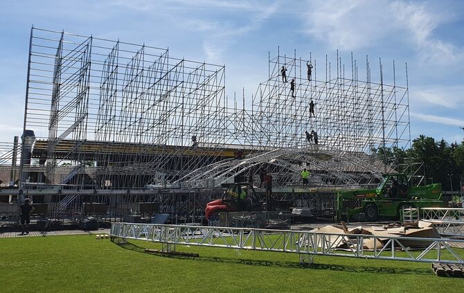 Bühnenaufbau Berg-Heimspiel 2022