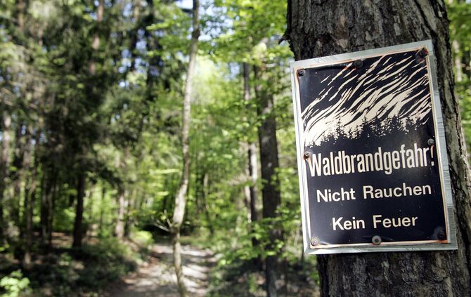 Waldbrand Waldbrandgefahr Warnung Warnschild bei Rudersberg