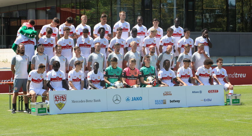 Mannschaftsfoto VfB Stuttgart / Saison 2022/23