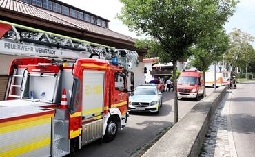 Person stürzt in tiefen Schacht - Feuerwehr muss zum Rettungseinsatz ausrücken