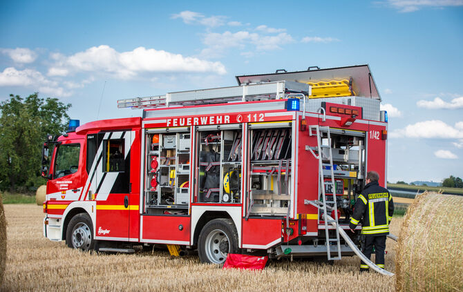 Brand auf Stoppelfeld, Leutenbach-Weiler zum Stein, 27.07.2022.