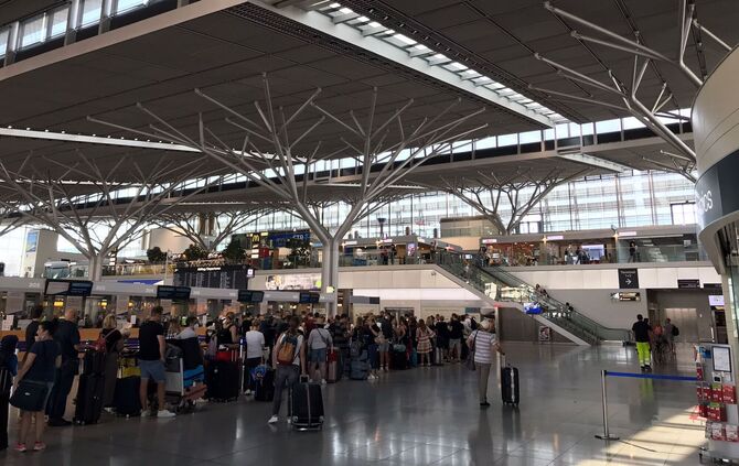 Flughafen Stuttgart Ferienbeginn Donnerstag 28. Juli