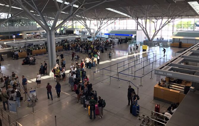 Flughafen Stuttgart Ferienbeginn Donnerstag 28. Juli