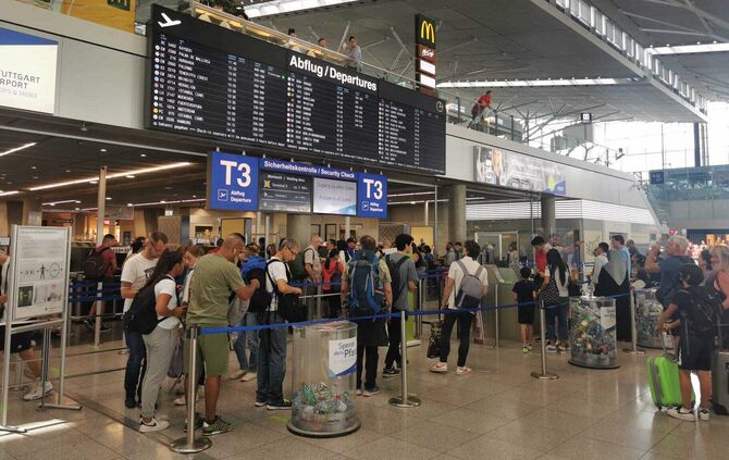 Flughafen Stuttgart Ferienbeginn Donnerstag 28. Juli