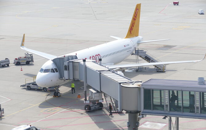 Passagiere Flughafen Flugzeug Fliegen Stuttgart Urlaub Ferien