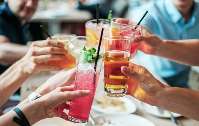 Cocktails Symbolbild Sommer Getränke