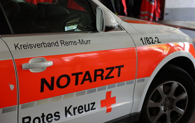 Blaulicht Rettungsdienst Rettungswagen Blaulichtdialog Symbol Symbolfoto Symbolbild