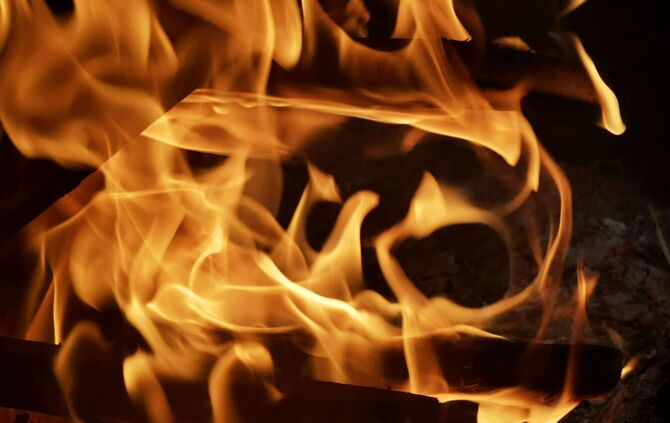 Feuer Brand Grillen Grillplatz Grillstelle Fleisch Symbol Symbolfoto Symbolbild