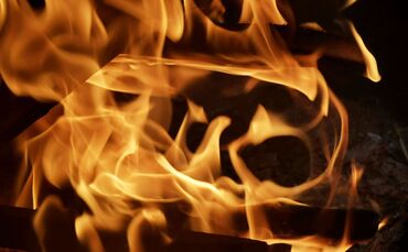 Feuer Brand Grillen Grillplatz Grillstelle Fleisch Symbol Symbolfoto Symbolbild