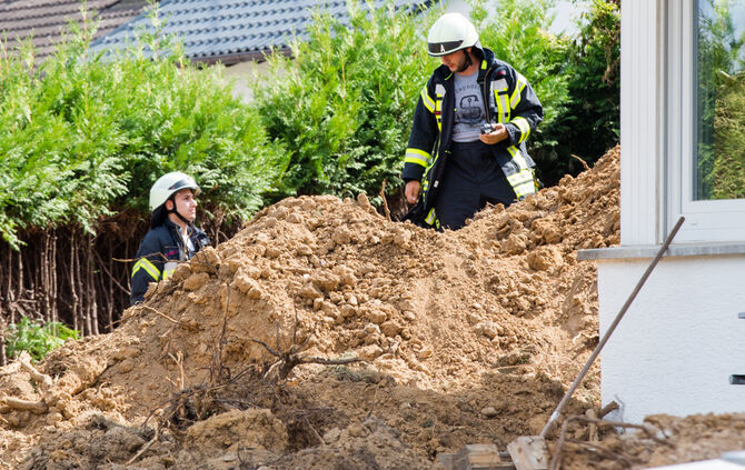 Gasleitung auf Grundstück angebaggert, Panoramastr., Leutenbach-Weiler zum Stein, 30.07.2022.