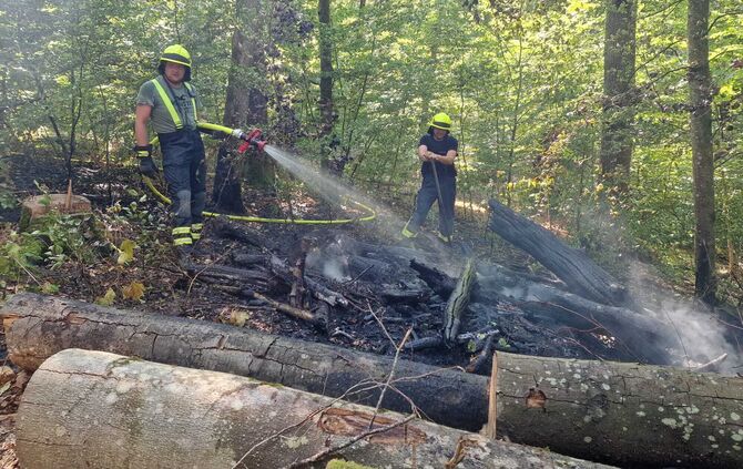 Waldbrand Nellmersbach Feuerwehr Mittwoch (03.08.)