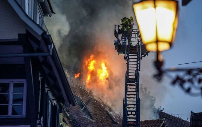 Esslingen: Brand in einem historischen Gebaeude in der Beutauvorstadt