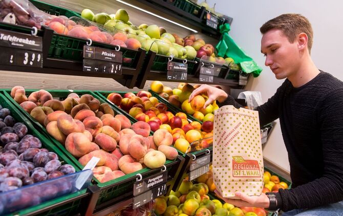 Obst und Gemüse aus der Region kaufen.