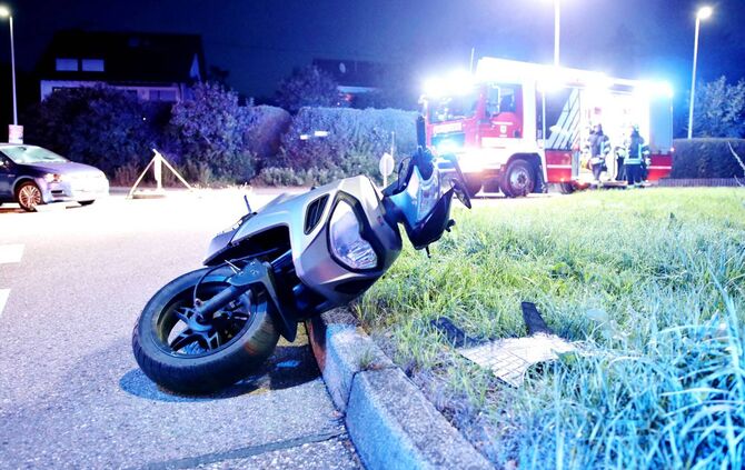 Rentnercrash: Senior nimmt Rollerfahrer die Vorfahrt - Zweiradfahrer verletzt