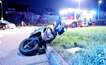 Rentnercrash: Senior nimmt Rollerfahrer die Vorfahrt - Zweiradfahrer verletzt