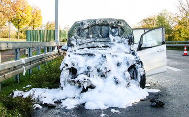 Autobrand; B 14, Waiblingen, 10.11.2022.