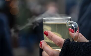 hand-gce181cd84_1920