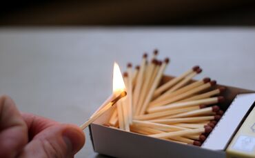 Streichholz Streichhölzer Feuer Symbol Symbolbild Symbolfoto