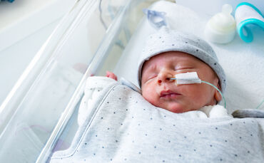 Pump and premature baby feeding in hospital