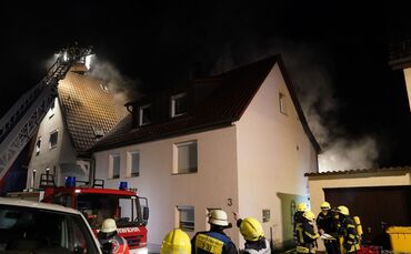 Urbach: Heisse Asche loest Brand aus