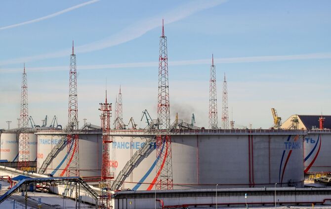 Tanks von Transneft im Ölterminal von Ust-Luga. Das staatliche russische Unternehmen betreibt die Erdöl-Pipelines des Landes.