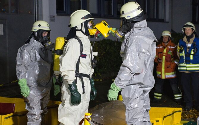 Feuerwehr Fellbach bei der Strahlenschutz-Übung