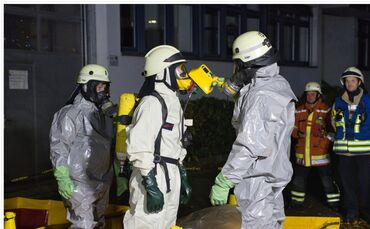 Feuerwehr Fellbach bei der Strahlenschutz-Übung